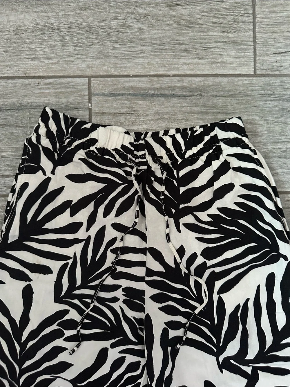 H&M Black & White Tropical Leaf Wide-Leg Pants